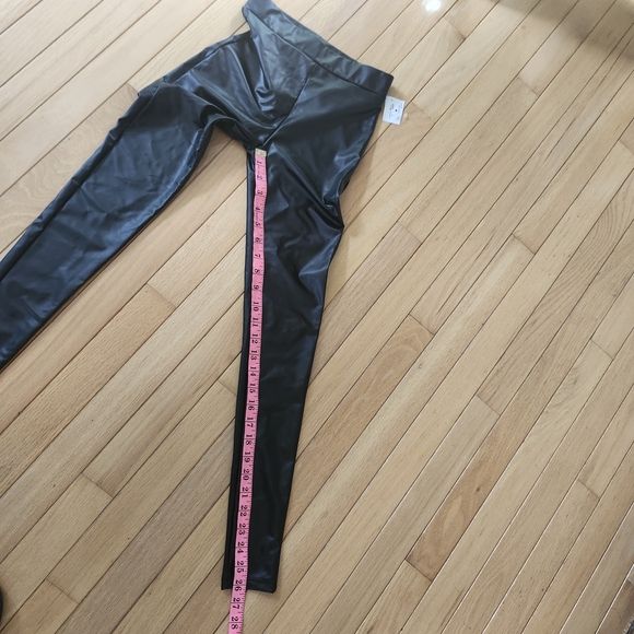 BNWT Pull&Bear XS Black Faux Leather Leggings Slim Stretch Basic Closet Staple - Picture 10 of 15